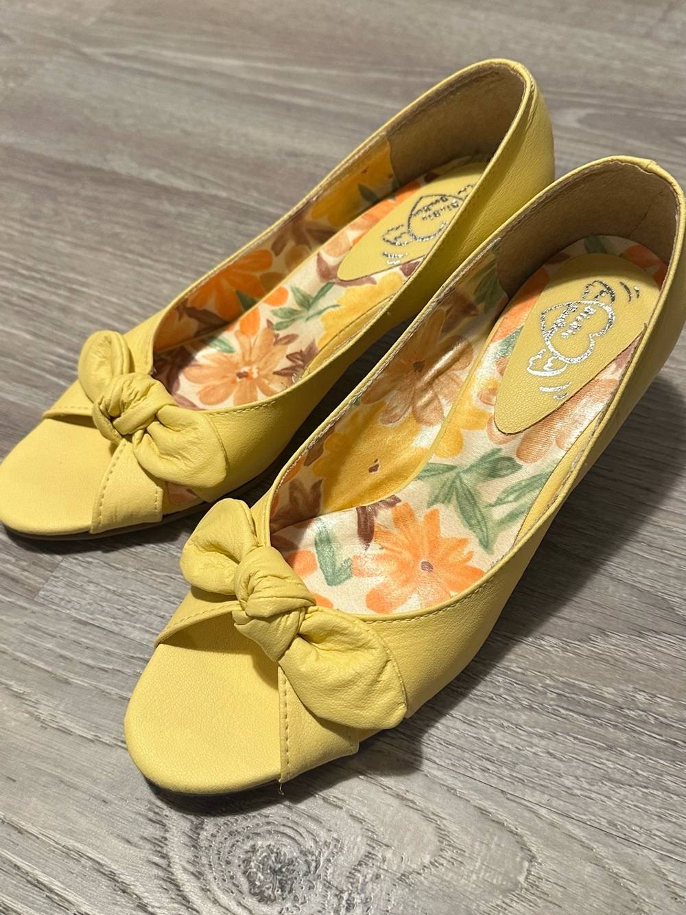 Yellow Knot Peep-Toe Women's Pumps